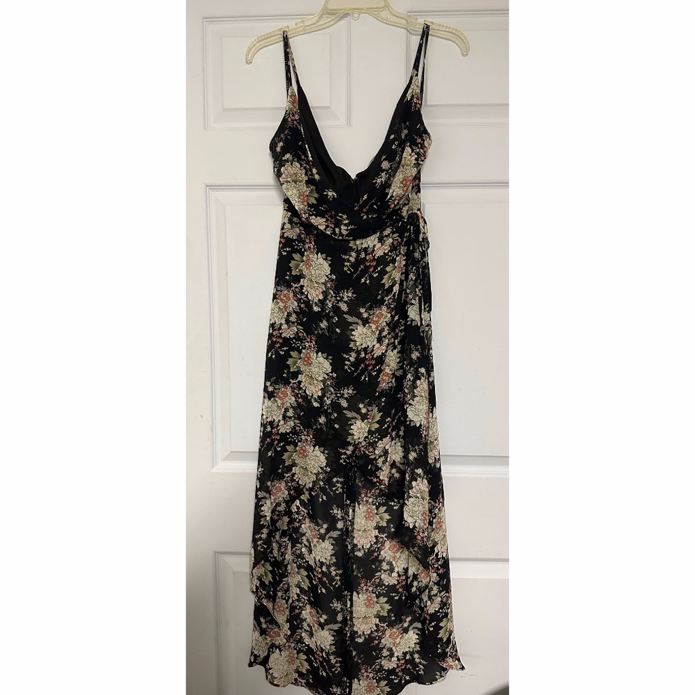 🌸 Spring Sale🌸 Essue Floral Maxi Dress SMALL